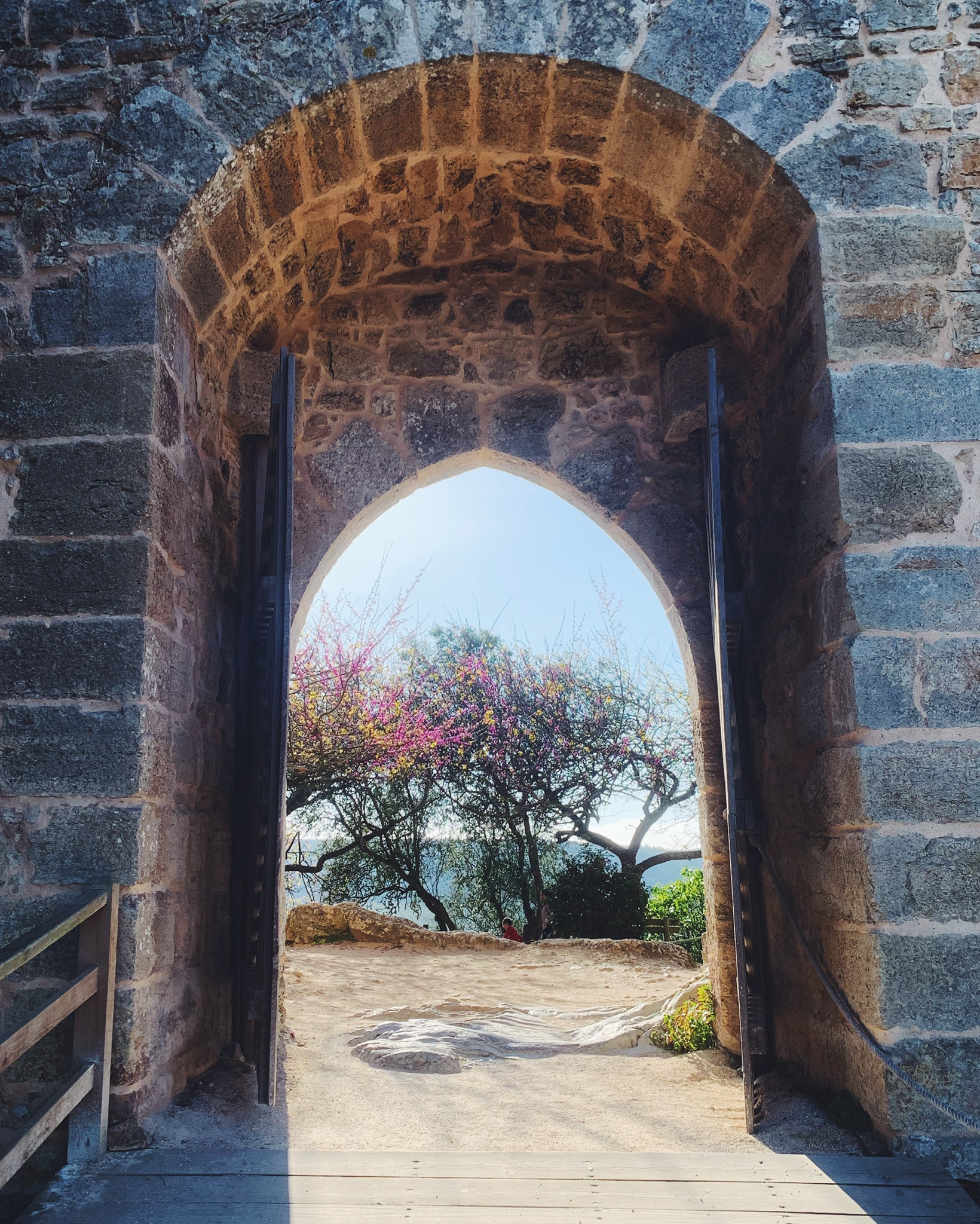 Oeste: Das ondas às muralhas do Castelo